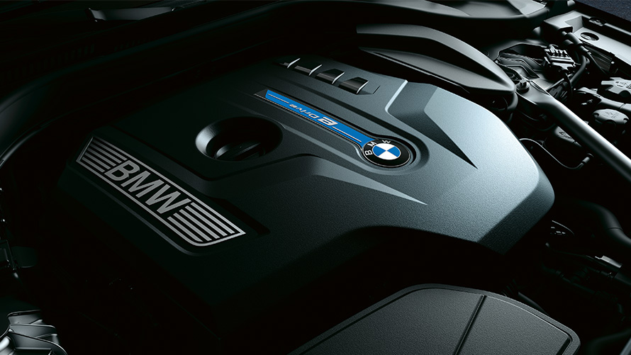 BMW TwinPower Turbo Plug-In Hybrid engine cover. BMW TwinPower Turbo Plug-In Hybrid engine cover.