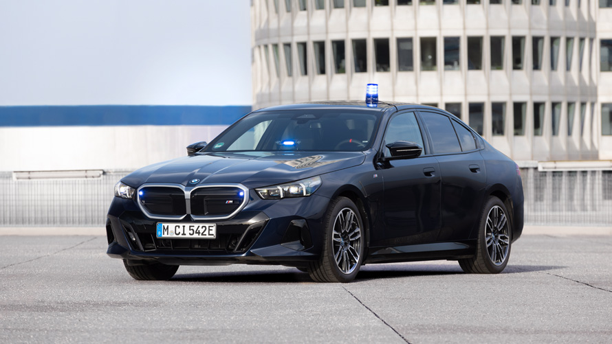 BMW 5 Series Touring G31LCI police vehicle BMW 5 Series Touring G31LCI police vehicle 1/3 front tunnel driving