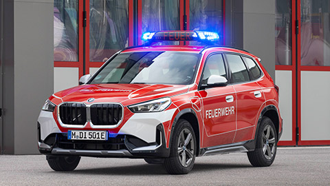 BMW X1 F48LCI fire-fighter vehicle 1/3 front parking